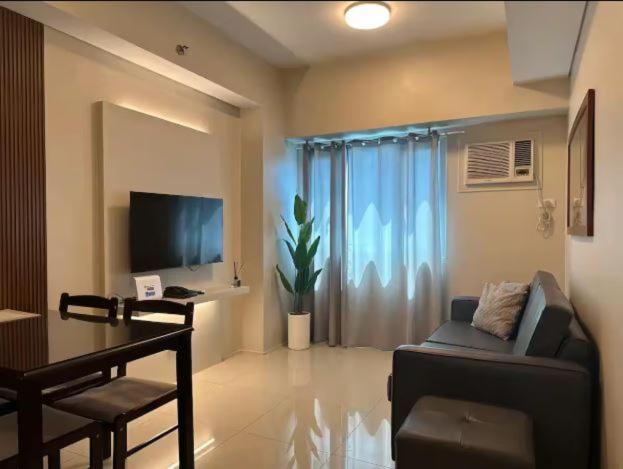 Amora Suites At The Beacon Makati マニラ市 エクステリア 写真