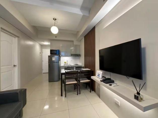 Amora Suites At The Beacon Makati マニラ市 エクステリア 写真